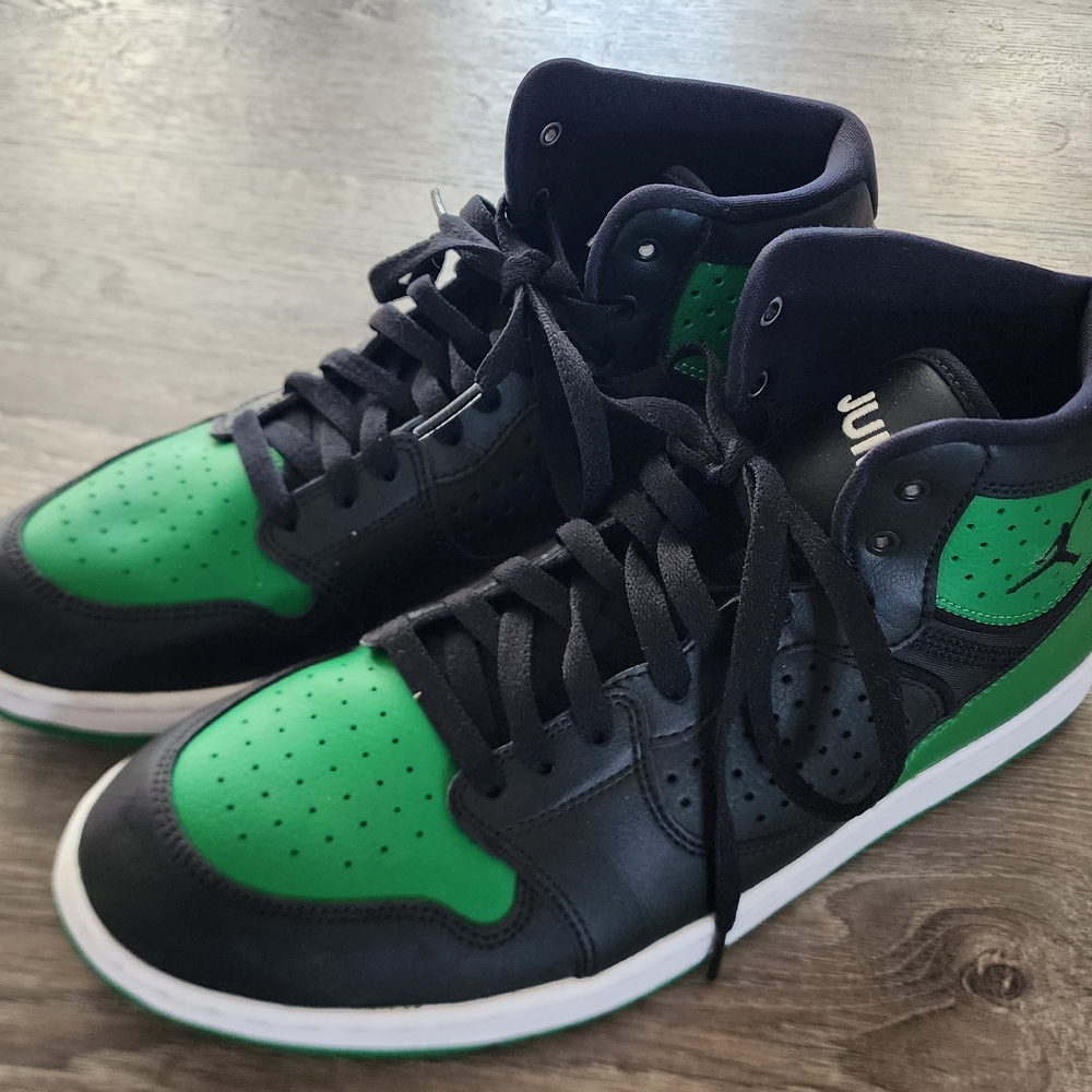 Nike JORDAN Black and Green High-Top Sneakers